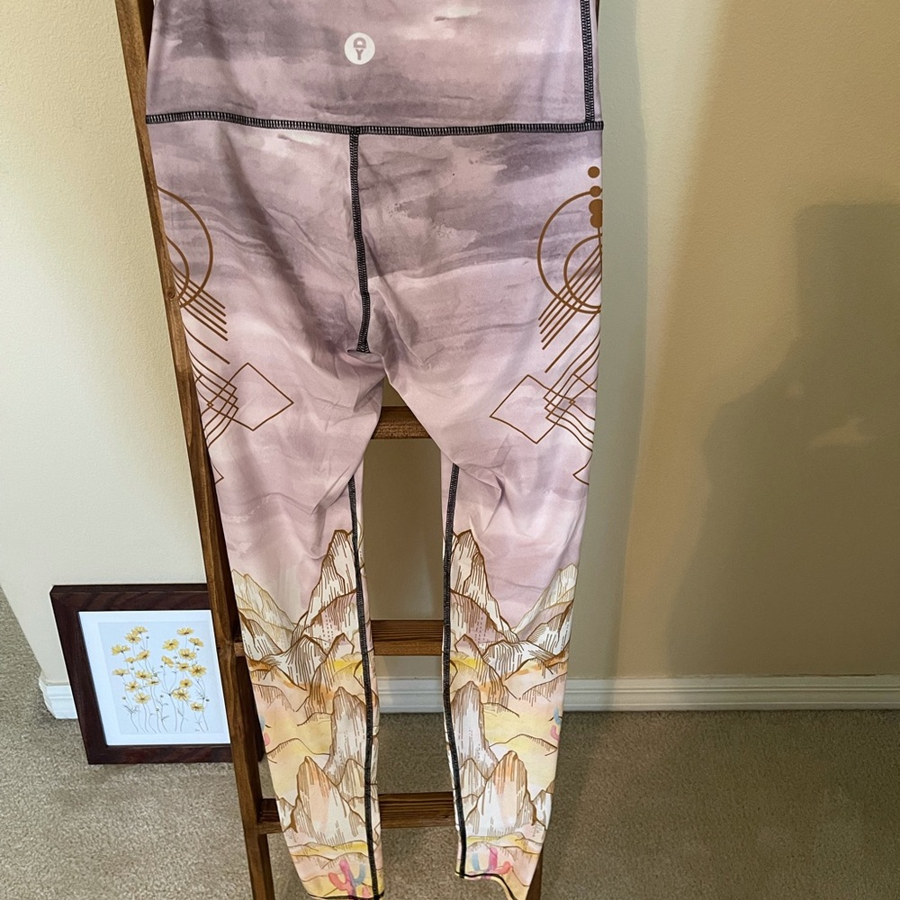 Yoga Democracy Monsoon Medley S-32” NWOT